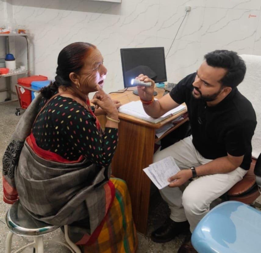 जिला चिकित्सालय पौड़ी में विशेषज्ञ स्वास्थ्य शिविर के दूसरे दिन 451 मरीजों ने लिया निःशुल्क उपचार