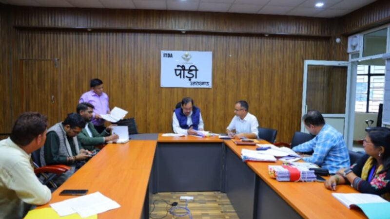 पौड़ी गढ़वाल : महिला आजीविका योजनाओं के प्रस्तावों पर जिला स्तरीय समिति की बैठक