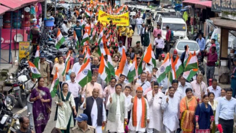 पौड़ी में निकली भव्य तिरंगा यात्रा, भारत माता के जयघोष से गूंजा शहर