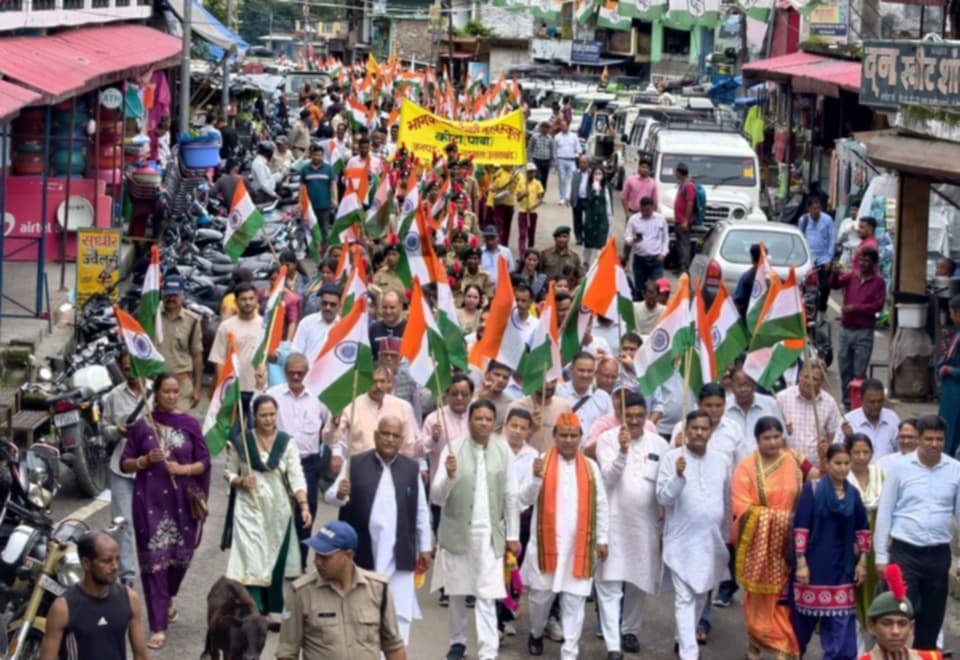 पौड़ी में निकली भव्य तिरंगा यात्रा, भारत माता के जयघोष से गूंजा शहर