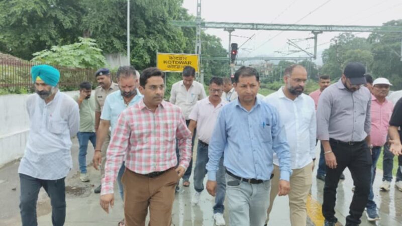 कोटद्वार में निर्माणाधीन नए रेलवे स्टेशन का अपर मंडल रेल प्रबंधक ने किया निरीक्षण