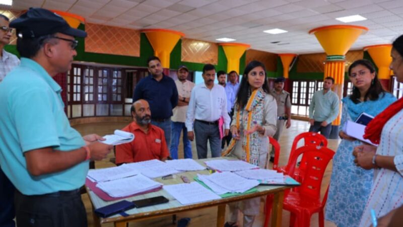डीएम स्वाति एस. भदौरिया ने किया SIR एवं नगर पालिका कार्यों का निरीक्षण, पारदर्शिता और समयबद्धता के दिए निर्देश