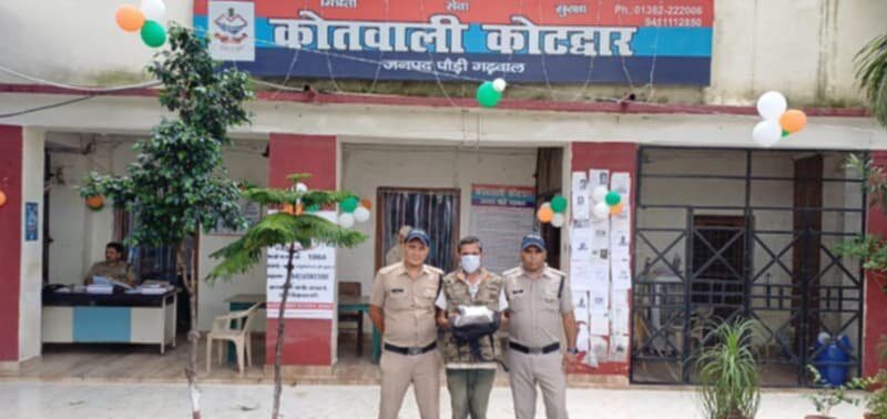 कोटद्वार : 2.046 किलो चरस के साथ हिस्ट्रीशीटर गिरफ्तार, तस्करी में प्रयुक्त मारुति कार सीज
