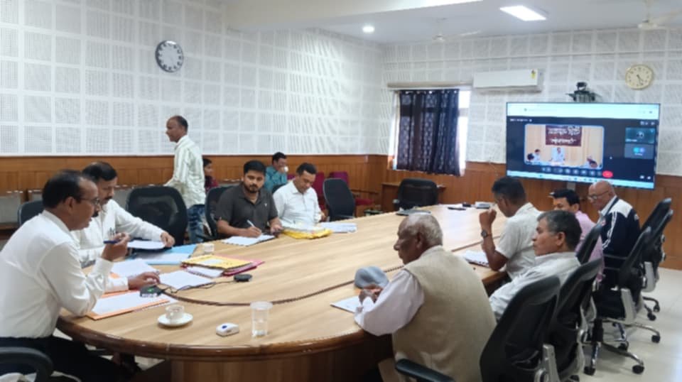 पौड़ी गढ़वाल : मतदाता सूची पुनरीक्षण पर राजनीतिक दलों के प्रतिनिधियों के साथ बैठक