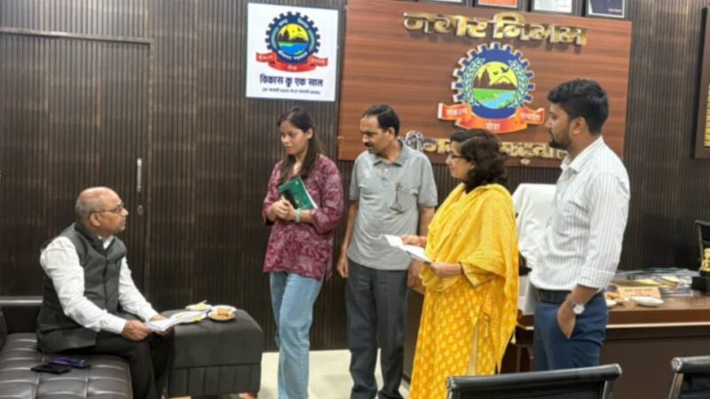 आयुक्त गढ़वाल ने श्रीनगर के बूथ संख्या 136 में SIR कार्यों का किया निरीक्षण