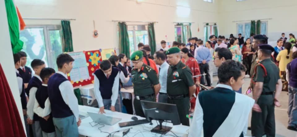 आर्मी पब्लिक स्कूल लैंसडाउन में विज्ञान प्रदर्शनी का आयोजन