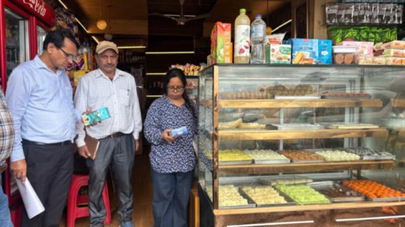 पौड़ी गढ़वाल : रक्षाबंधन-जन्माष्टमी से पहले खाद्य विभाग की छापेमारी, 20 खाद्य पदार्थों के नमूने लिए