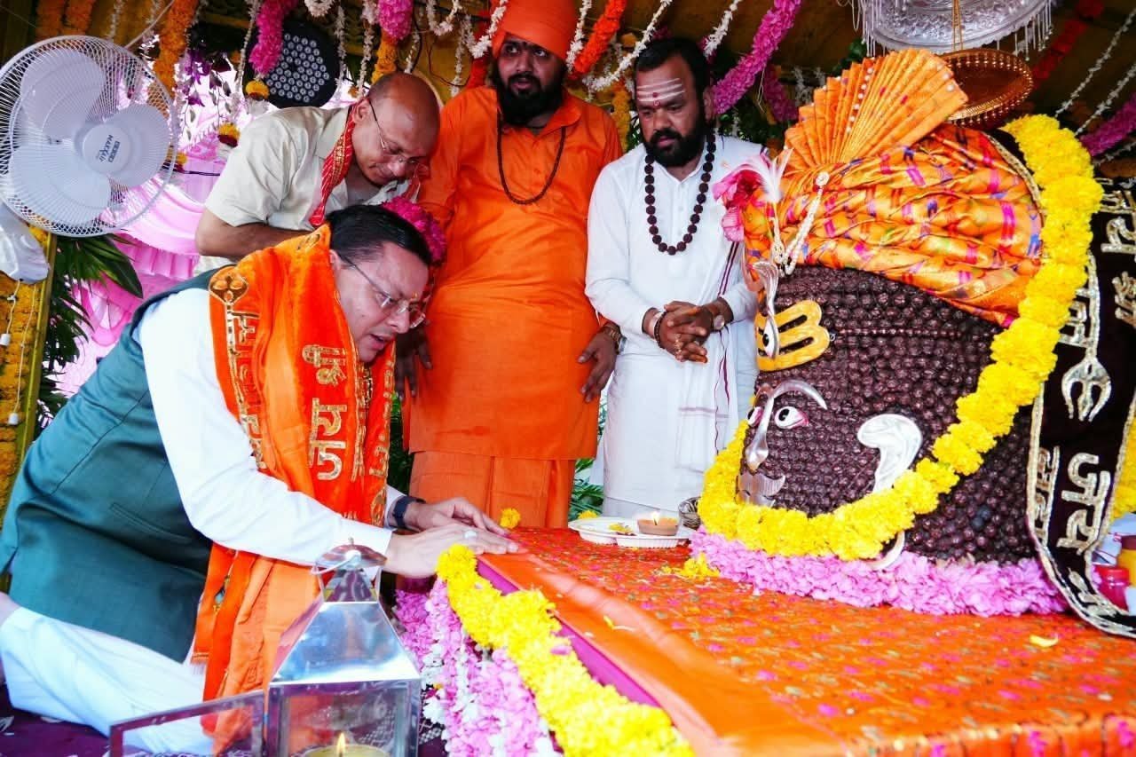 टपकेश्वर महादेव की भव्य शोभायात्रा में शामिल हुए मुख्यमंत्री धामी