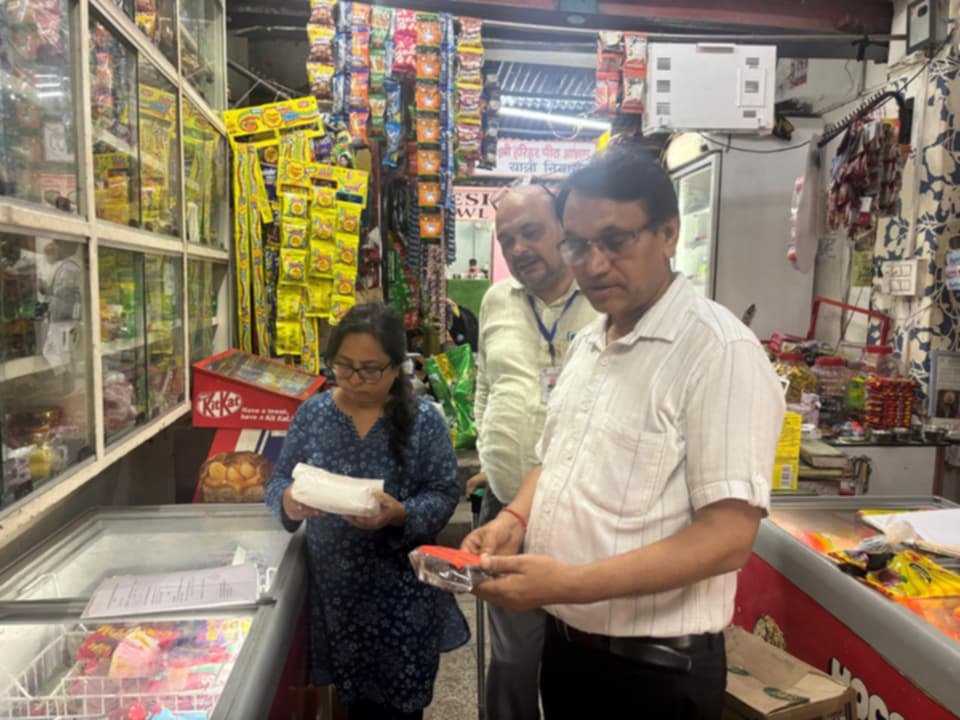 कोटद्वार-लक्ष्मणझूला में खाद्य प्रतिष्ठानों पर सघन जांच, 13 खाद्य नमूने लिए