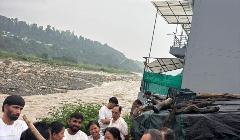 देहरादून में बारिश के बीच प्रशासन अलर्ट, जलभराव वाले क्षेत्रों में QRT तैनात