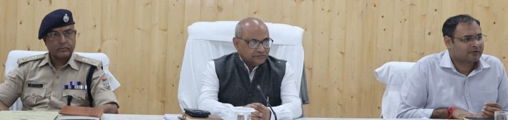 आपदा प्रभावित क्षेत्रों में राहत कार्य तेज करें – आयुक्त