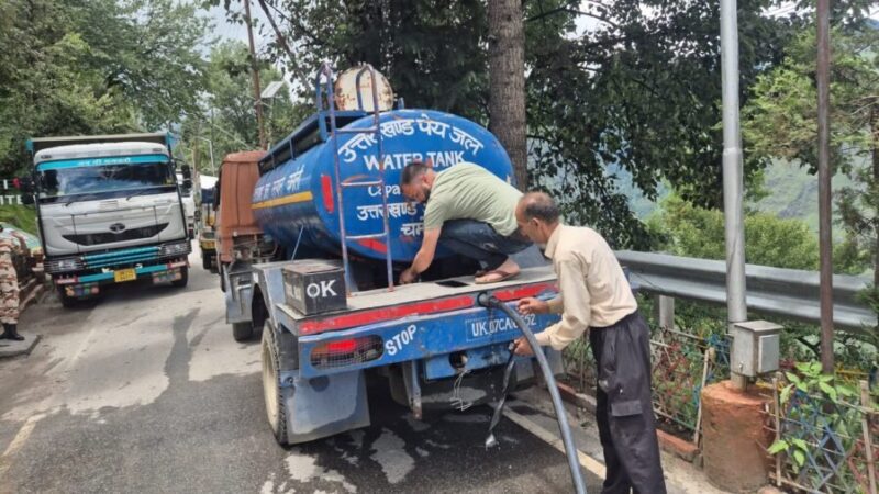 परसारी में पेयजल लाइन क्षतिग्रस्त, टैंकरों से हो रही आपूर्ति