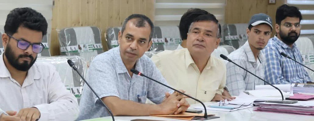 सहायक नदियों में प्लास्टिक और सीवेज का प्रवाह रोकने पर जोर