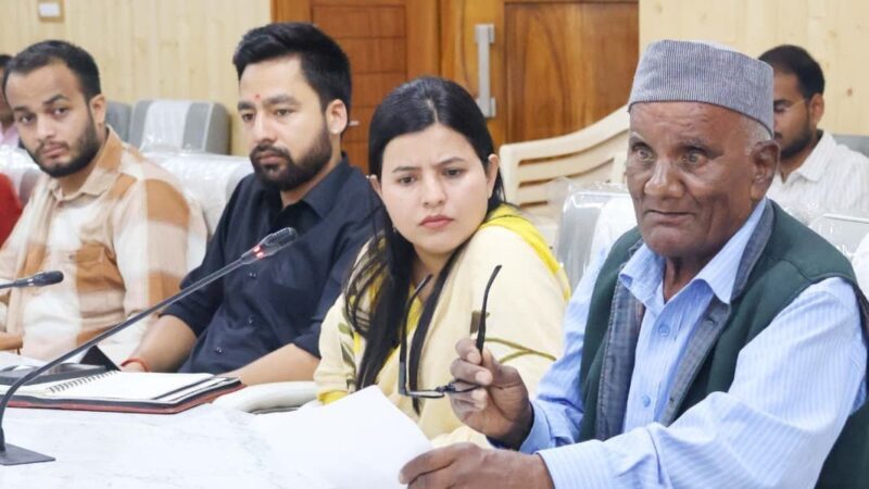 भूमि प्रतिकर से विस्थापन तक, शिकायतों पर डीएम ने तय की कार्रवाई