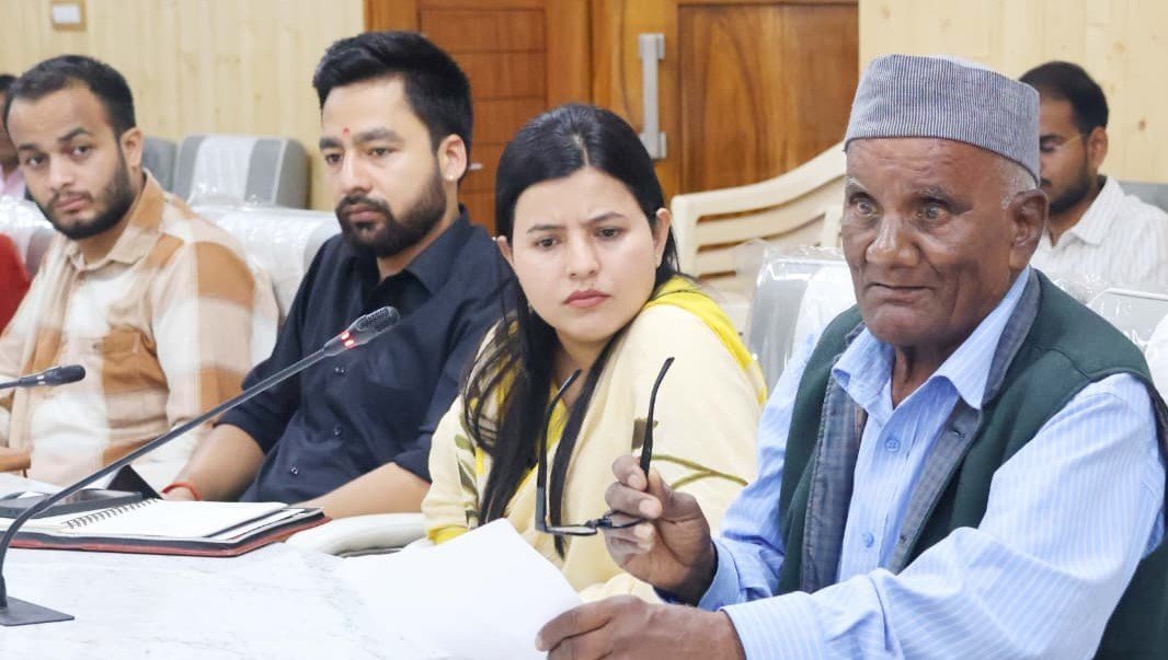 भूमि प्रतिकर से विस्थापन तक, शिकायतों पर डीएम ने तय की कार्रवाई