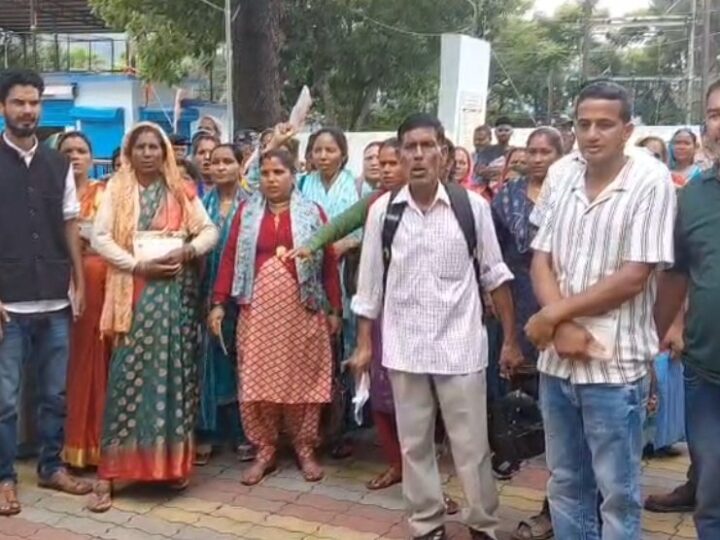श्रम कार्ड के लिए दर-दर भटक रहे श्रमिक, व्यवस्था पर फूटा गुस्सा