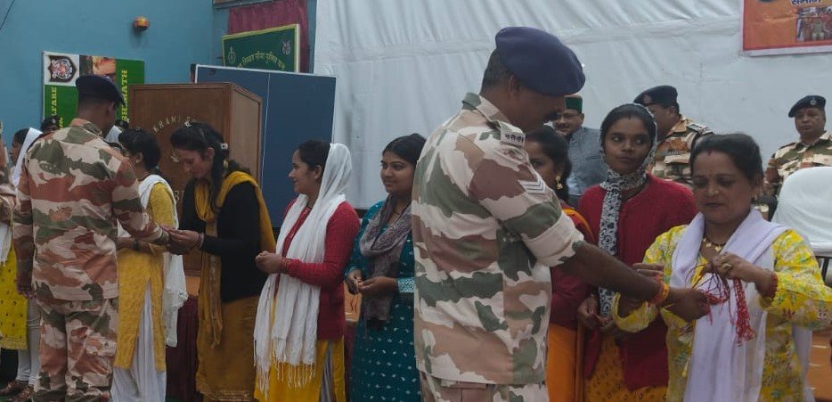 रक्षाबंधन पर हिमवीरों को बांधा रक्षा सूत्र, राष्ट्र रक्षा का लिया संकल्प