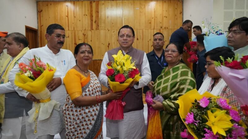मुख्यमंत्री पुष्कर सिंह धामी ने दायित्वधारियों से विकास और जनसेवा को सर्वोच्च प्राथमिकता देने का किया आह्वान
