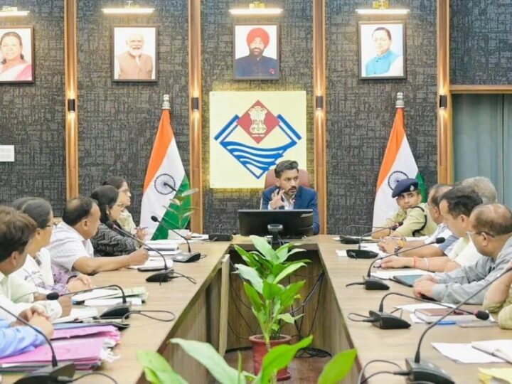 सड़क सुरक्षा पर डीएम डॉ. आशीष चौहान का सख्त एक्शन, ब्लैक स्पॉट होंगे सुरक्षित, हर माह होगी प्रगति समीक्षा