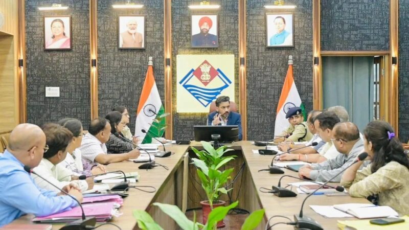 सड़क सुरक्षा पर डीएम डॉ. आशीष चौहान का सख्त एक्शन, ब्लैक स्पॉट होंगे सुरक्षित, हर माह होगी प्रगति समीक्षा