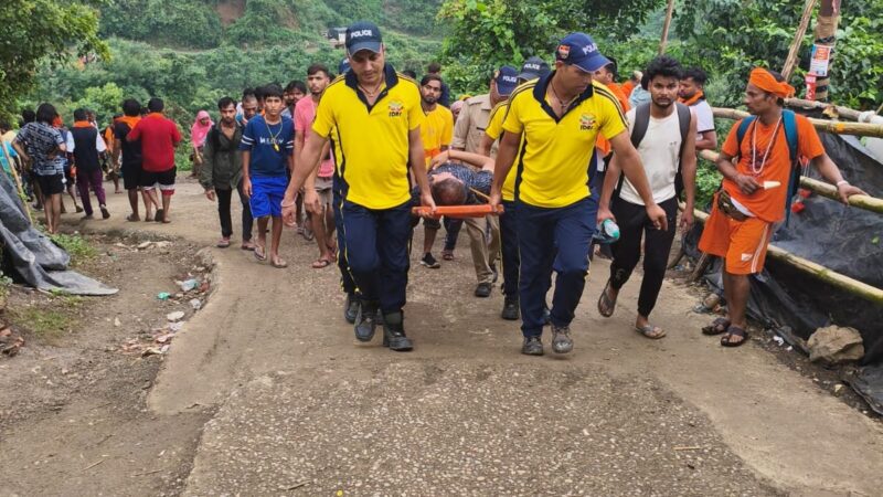 नीलकंठ यात्रा मार्ग पर पुलिस की तत्परता से बची श्रद्धालु की जान