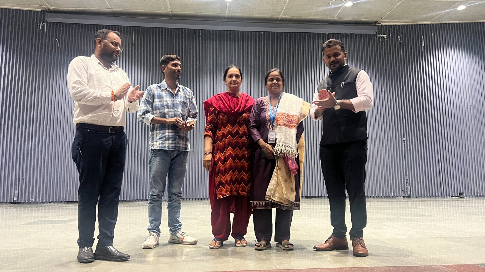 एसआईआर अभियान को लेकर डाउट क्लियरिंग सत्र, बीएलओ की शंकाओं का किया समाधान, उत्कृष्ट कार्य पर बीएलओ प्रवीण कल्याणी सम्मानित