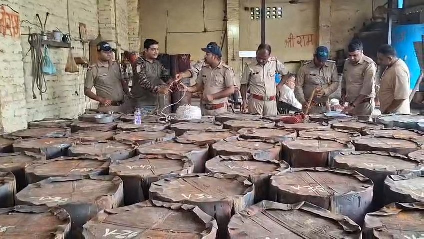भगवानपुर में वन विभाग की छापेमारी, फैक्ट्री से 14900 किलो तारपीन तेल और 17252 किलो बिरोजा बरामद