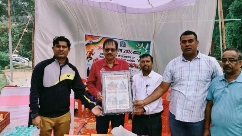 कंडोलिया-टेका मार्ग पर क्रॉस कंट्री में दौड़े 123 खिलाड़ी, सीडीओ अशोक जोशी ने हरी झंडी दिखाकर किया प्रतियोगिता का शुभारंभ