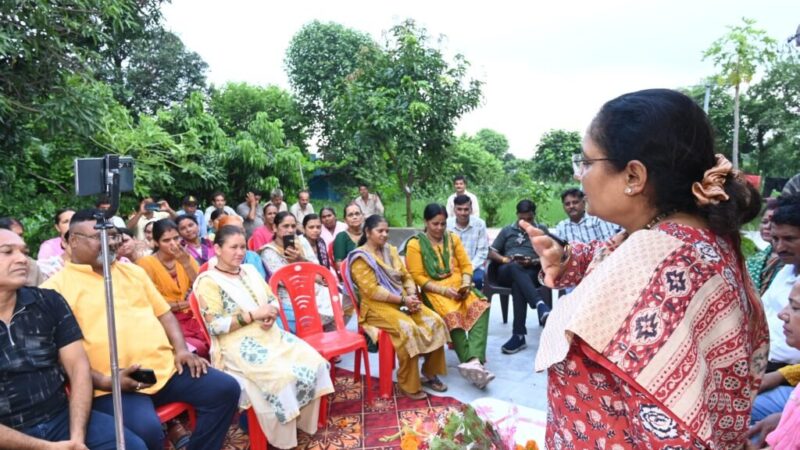 लंबे समय से चली आ रही ग्रामीणों की मांग हुई पूरी, विधानसभा अध्यक्ष ऋतु खण्डूड़ी भूषण ने ग्राम कोटला में 800 मीटर इंटरलॉकिंग सड़क का किया शिलान्यास