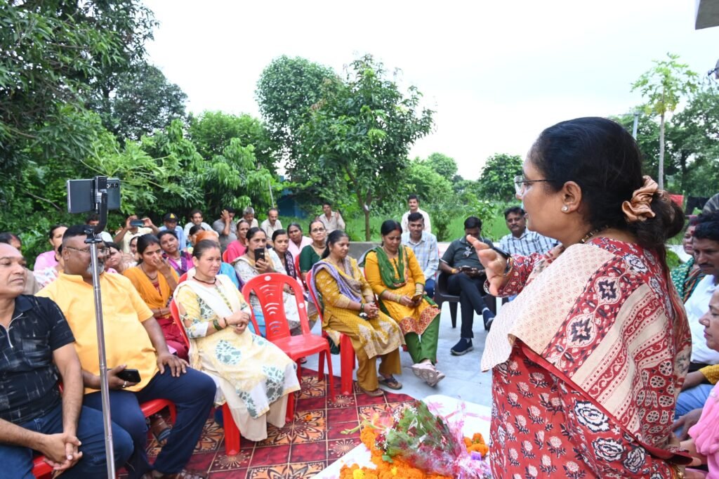 लंबे समय से चली आ रही ग्रामीणों की मांग हुई पूरी, विधानसभा अध्यक्ष ऋतु खण्डूड़ी भूषण ने ग्राम कोटला में 800 मीटर इंटरलॉकिंग सड़क का किया शिलान्यास