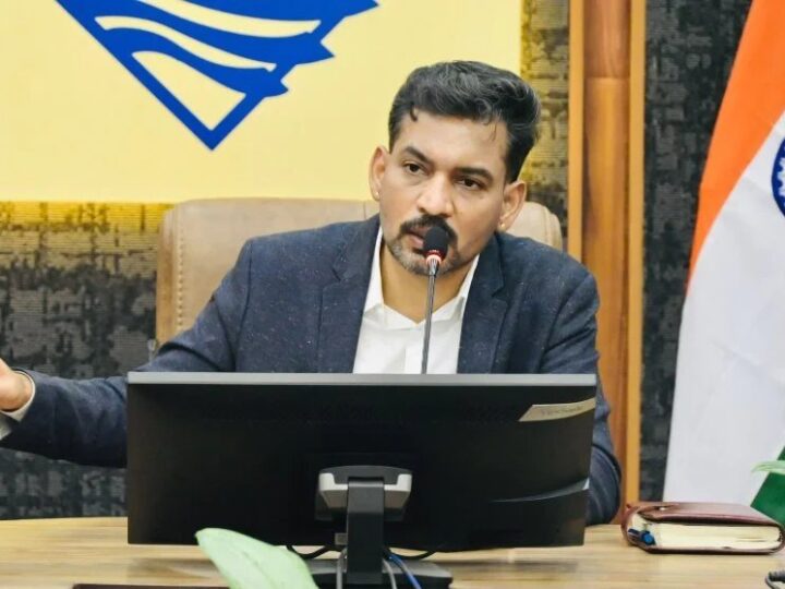 अतिक्रमण, अवैध फैक्ट्री और आपदा कार्यों में अनियमितता पर डीएम सख्त, अधिकारियों को दिए जांच के निर्देश; समाधान दिवस में 150 से अधिक शिकायतें प्राप्त, डीएम ने दिए समयबद्ध एवं गुणवत्तापूर्ण निस्तारण के निर्देश