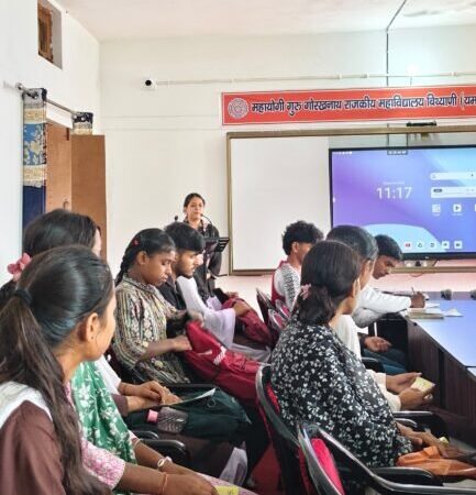 उद्यमिता प्रशिक्षण कार्यशाला में विद्यार्थियों को स्वरोजगार एवं सरकारी योजनाओं की दी जानकारी