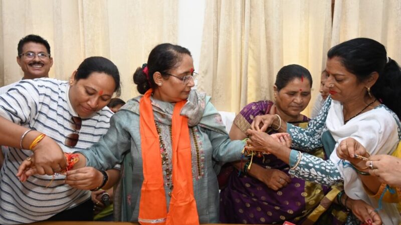 कोटद्वार क्षेत्रवासियों के साथ विधानसभा अध्यक्ष ऋतु खण्डूडी भूषण ने मनाया रक्षा बंधन