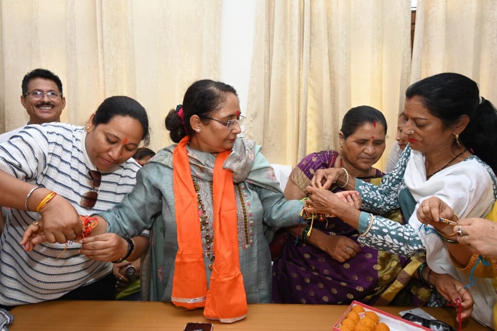 कोटद्वार क्षेत्रवासियों के साथ विधानसभा अध्यक्ष ऋतु खण्डूडी भूषण ने मनाया रक्षा बंधन