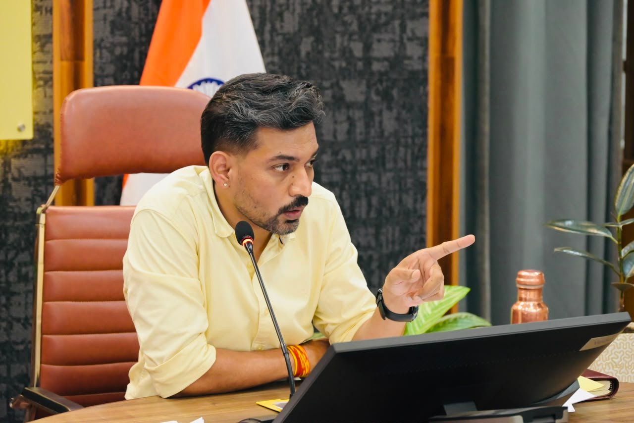 दावे-आपत्तियों के निस्तारण में तेजी लाएं ईआरओ, 13 अगस्त की रात्रि तक फार्म-6, 7 एवं 8 अनिवार्य रूप से अपलोड करें – डीएम डॉ. आशीष चौहान