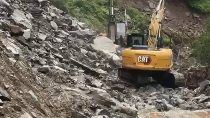 भूस्खलन से गंगोत्री और यमुनोत्री राष्ट्रीय राजमार्ग कई स्थानों पर बाधित, यात्रियों से सतर्क रहने की अपील