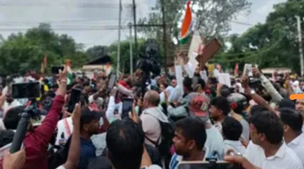 रांची में छात्रों का विधानसभा कूच, तीन परत की बैरिकेडिंग तोड़ी, पुलिस से बढ़ा टकराव
