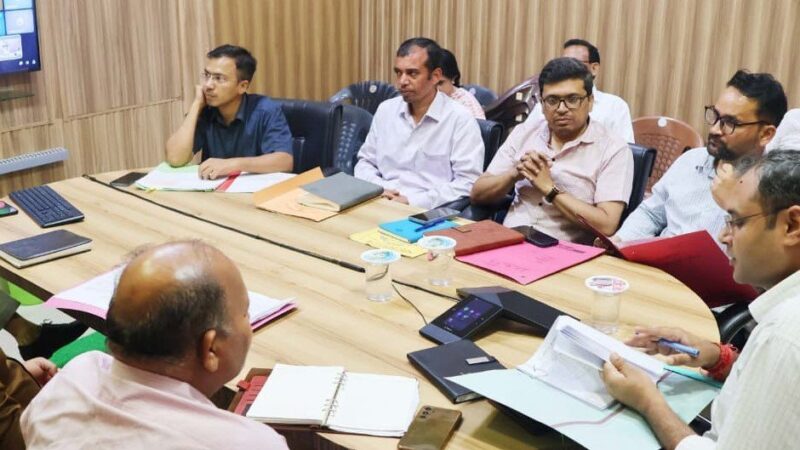 वन भूमि हस्तांतरण के लंबित मामलों में तेजी लाएं विभाग – डीएम गौरव कुमार