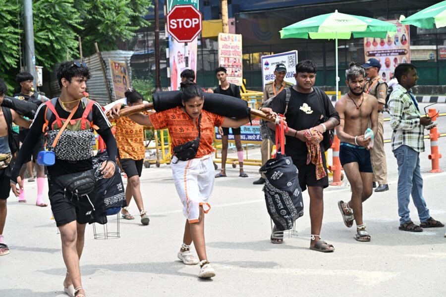 कांवड़ यात्रा में उमड़ रहा है आस्था का सैलाब, पांचवे दिन आज 32 लाख 25 हजार शिवभक्त पवित्र गंगाजल लेकर अपने गंतव्य की ओर हुए रवाना