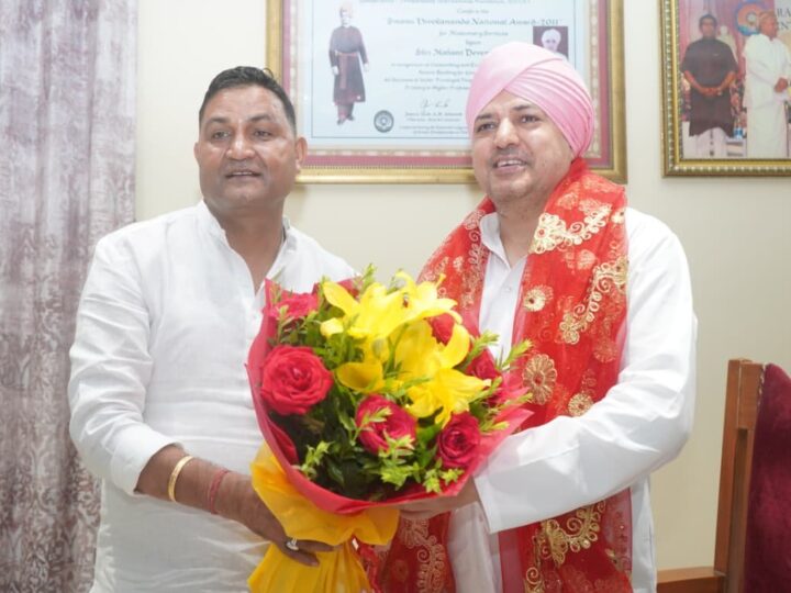 कैबिनेट मंत्री राम सिंह कैड़ा ने श्री दरबार साहिब में मत्था टेककर लिया आशीर्वाद, श्रीमहंत देवेन्द्र दास जी महाराज से की शिष्टाचार भेंट, कुमाऊँ में एसजीआरआर ग्रुप के शिक्षा एवं स्वास्थ्य संस्थानों के विस्तार का दिया सुझाव