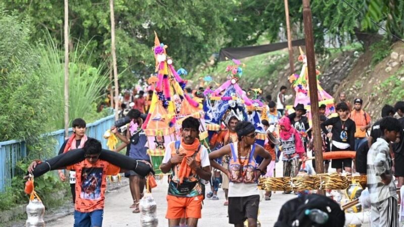 धर्मनगरी में उमड़ रहा है आस्था का सैलाब, कांवड़ मेले के सातवें दिन 37.30 लाख शिवभक्तों ने भरा गंगाजल, अब तक 1.80 करोड़ श्रद्धालु हुए रवाना