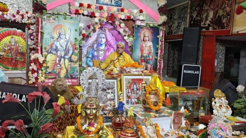 धर्मपुर के प्राचीन शिव मंदिर में शिव महापुराण कथा के चतुर्थ दिवस पर आचार्य सुभाष जोशी ने बताया – गृहस्थ आश्रम सभी आश्रमों में श्रेष्ठ एवं साधना का सर्वोत्तम मार्ग
