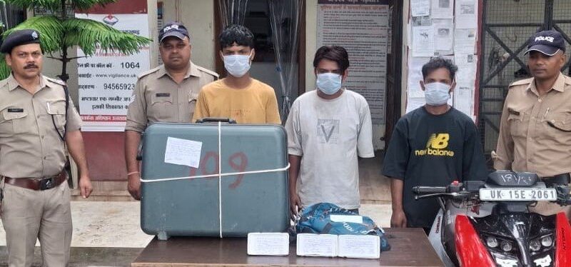 घरों की रेकी कर देते थे चोरी, कोटद्वार पुलिस ने शातिर गैंग का किया पर्दाफाश