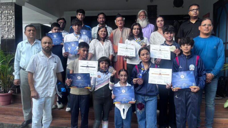 बर्फ पर उत्तराखंड के सितारों ने रचा इतिहास, राष्ट्रीय आइस स्केटिंग में 19 खिलाड़ियों ने लहराया परचम, पूर्व राज्यपाल कोश्यारी ने प्रमाण पत्र देकर बढ़ाया हौसला