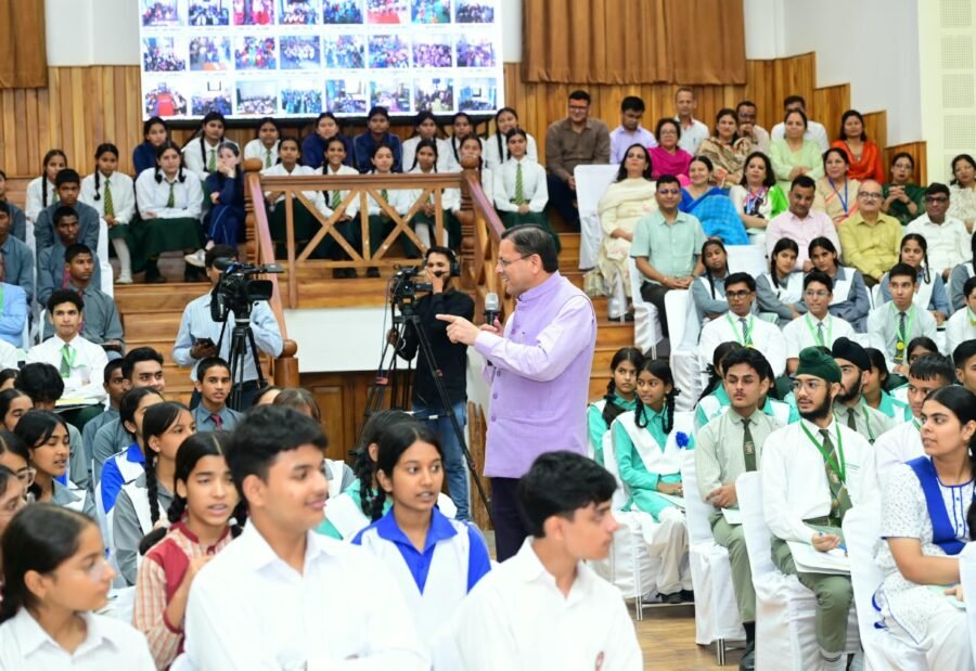 सरकारी नीतियों में शामिल किए जाएंगे छात्र-छात्राओं के सुझाव – सीएम पुष्कर सिंह धामी
