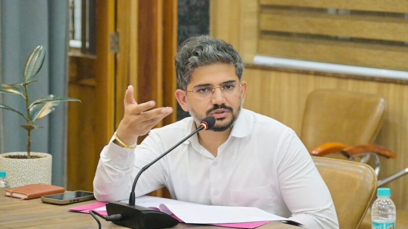 एसआईआर में तेजी के साथ पारदर्शिता एवं शुद्धता सुनिश्चित करें अधिकारी – सीडीओ अभिनव शाह
