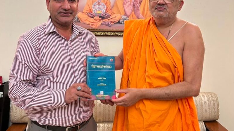 संस्कृत शिक्षा सचिव दीपक कुमार ने अक्षरधाम के स्वामी भद्रेश दास से की शिष्टाचार भेंट, संस्कृत के वैश्विक प्रचार-प्रसार पर हुई चर्चा