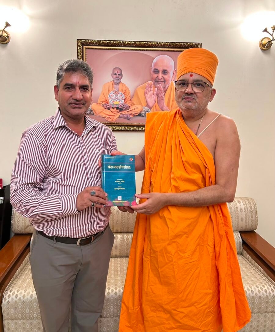 संस्कृत शिक्षा सचिव दीपक कुमार ने अक्षरधाम के स्वामी भद्रेश दास से की शिष्टाचार भेंट, संस्कृत के वैश्विक प्रचार-प्रसार पर हुई चर्चा