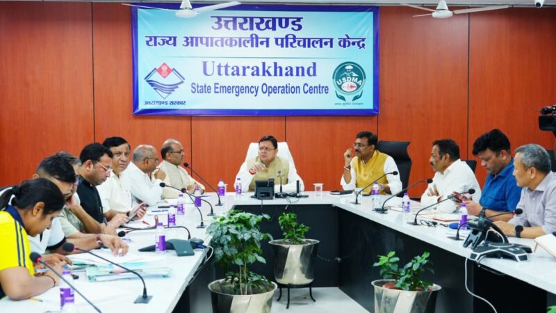 मुख्यमंत्री पुष्कर सिंह धामी देर रात्रि आपदा परिचालन केंद्र पहुंचे, टीएचडीसी टनल हादसे पर युद्धस्तर पर रेस्क्यू अभियान के निर्देश