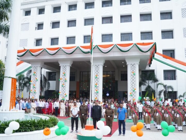 तिरंगे के रंग में रंगा एसजीआरआर विश्वविद्यालय, जोश और जज्बे के साथ मनाया गया 80वां स्वतंत्रता दिवस, छात्र-छात्राओं ने प्रस्तुत किए देशभक्ति से ओत-प्रोत कार्यक्रम